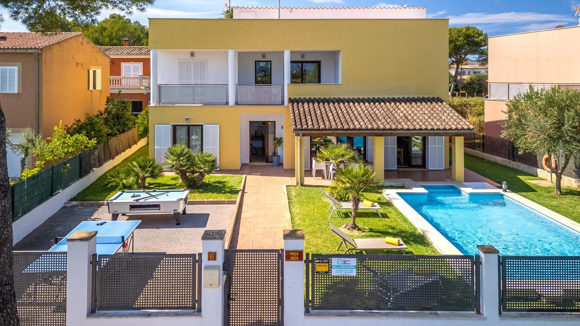 Villa Ibiza Alcudia By Mallorca Villa Selection 木屋